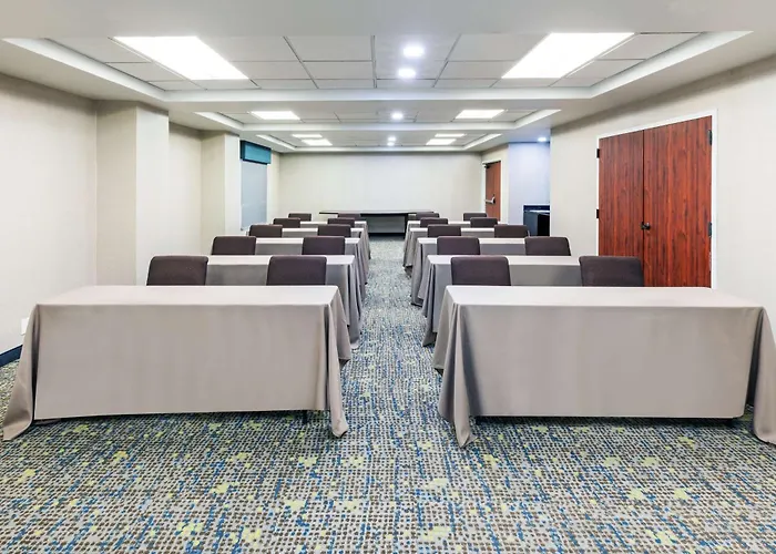 Hampton Inn & Suites Tulsa-Woodland Hills