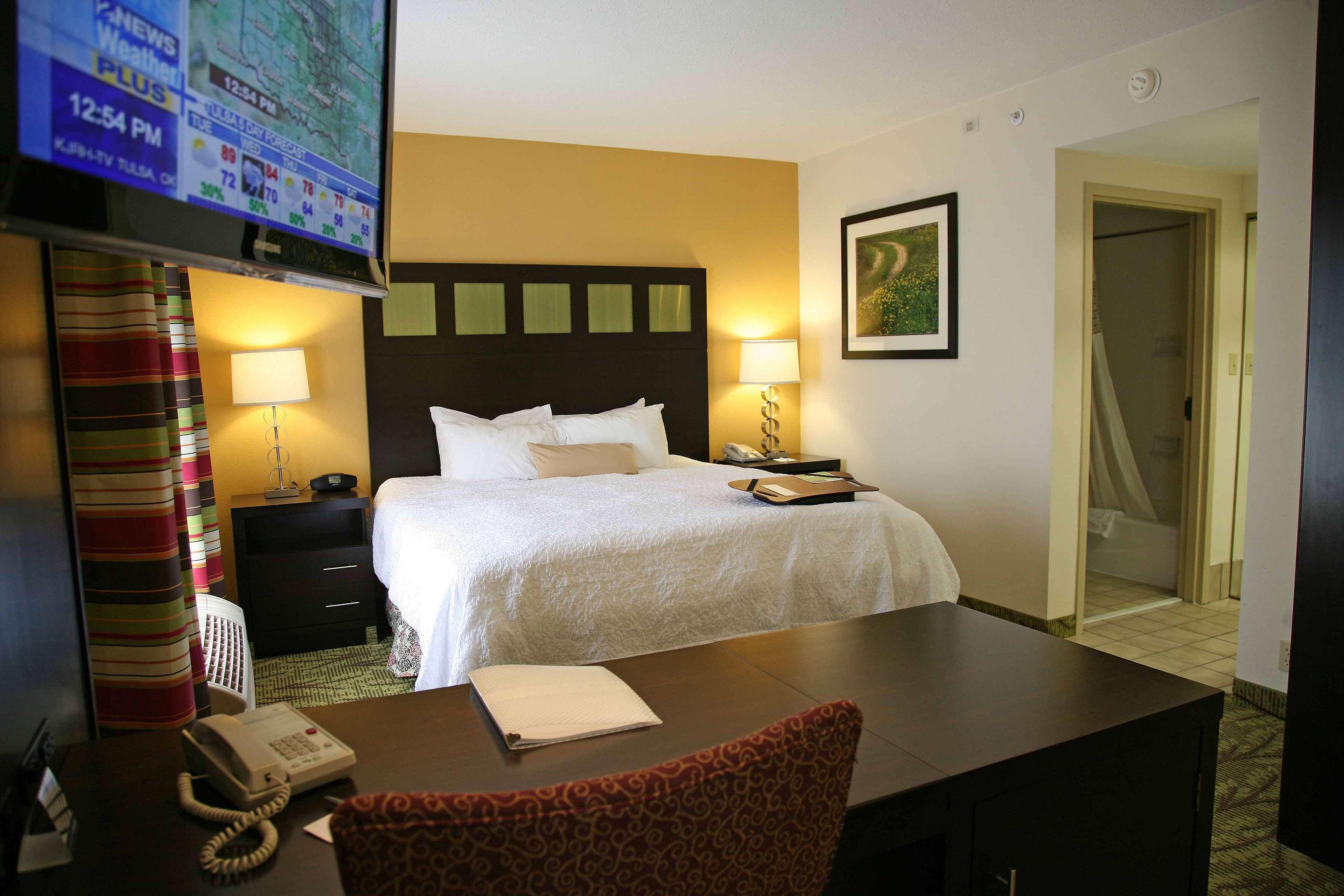Hotel Hampton & Tulsa-woodland Hills