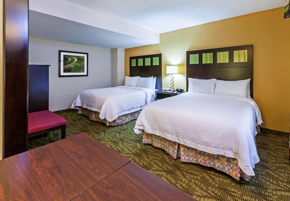 Hampton & Tulsa-woodland Hills Hotel 3*