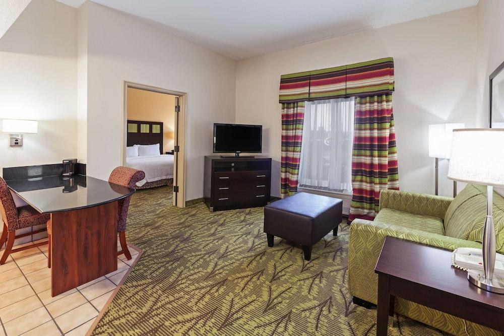 Hampton & Tulsa-woodland Hills Hotel 3*