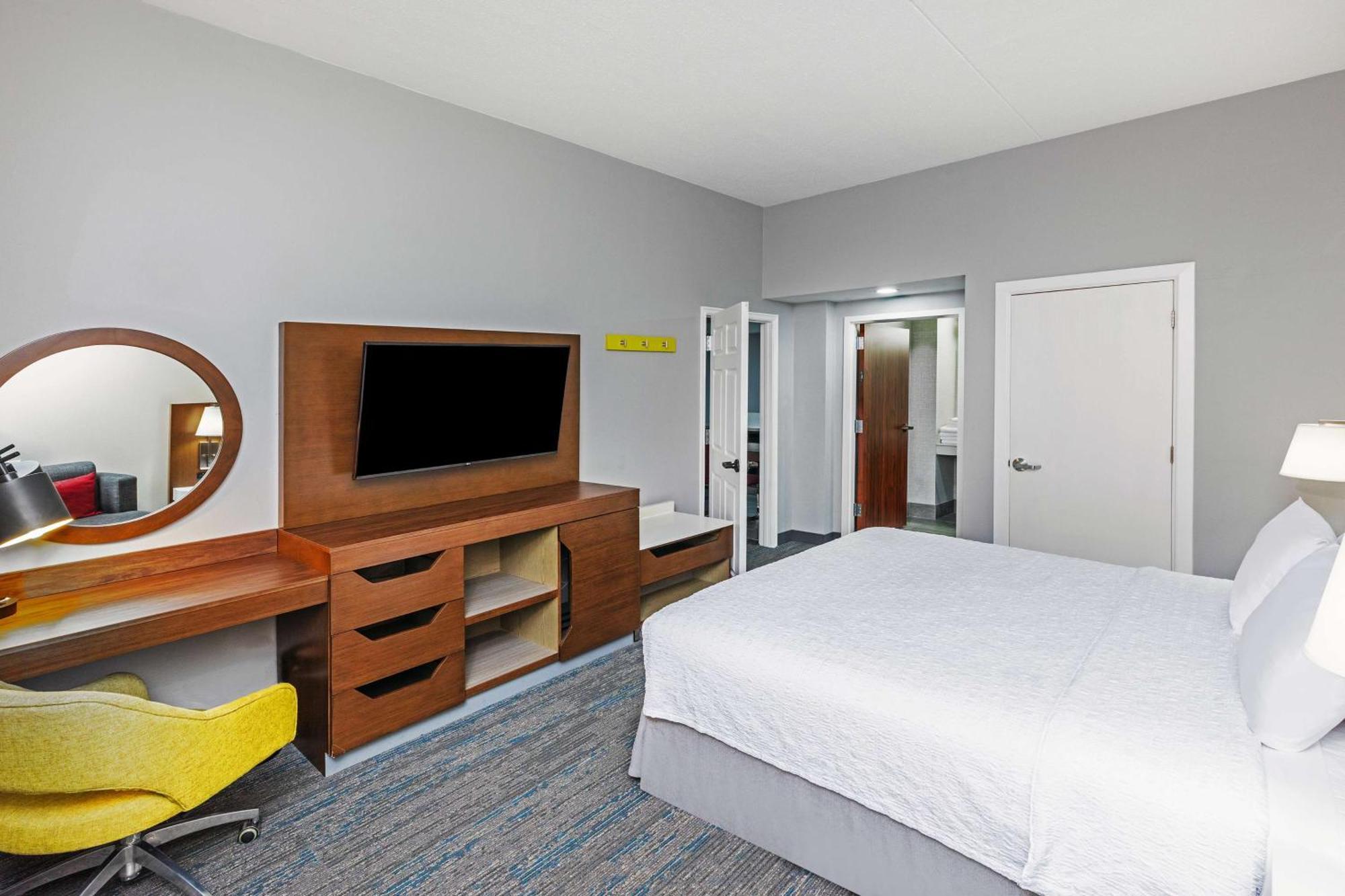 Hampton & Tulsa-woodland Hills Hotel 3*
