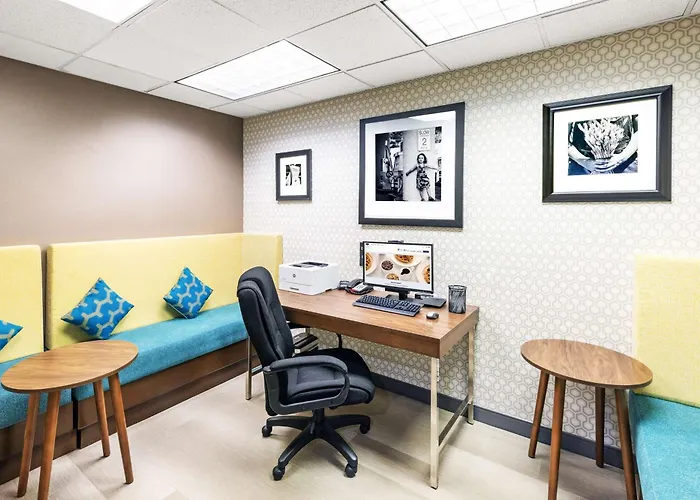 Hampton Inn & Suites Tulsa-Woodland Hills