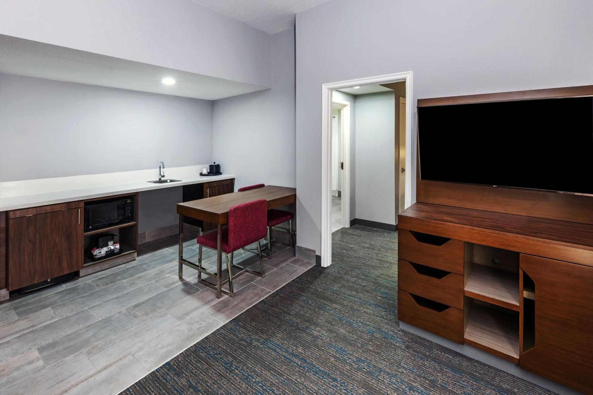 Hotel Hampton & Tulsa-woodland Hills Tulsa