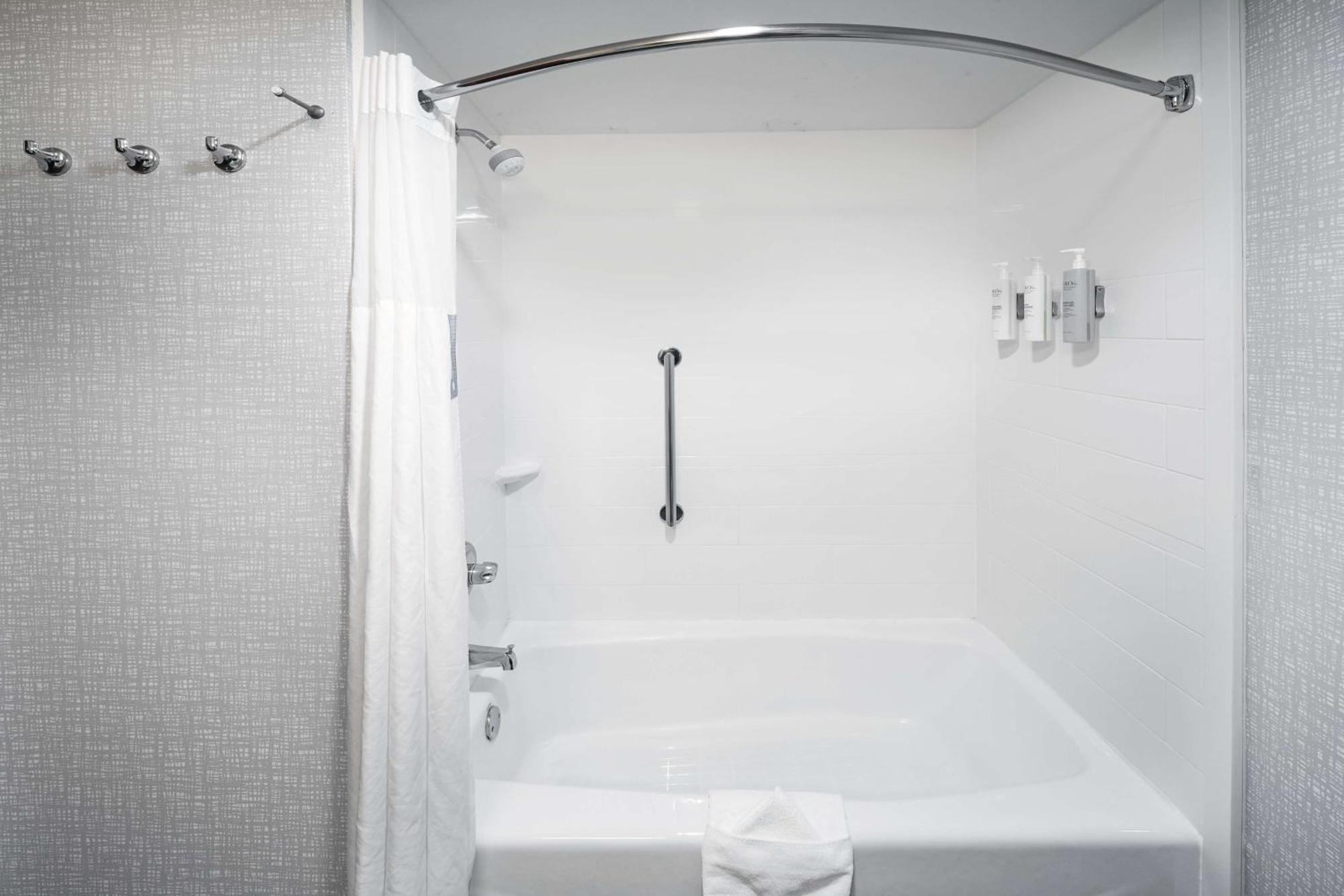 Hotel Hampton & Tulsa-woodland Hills 3*